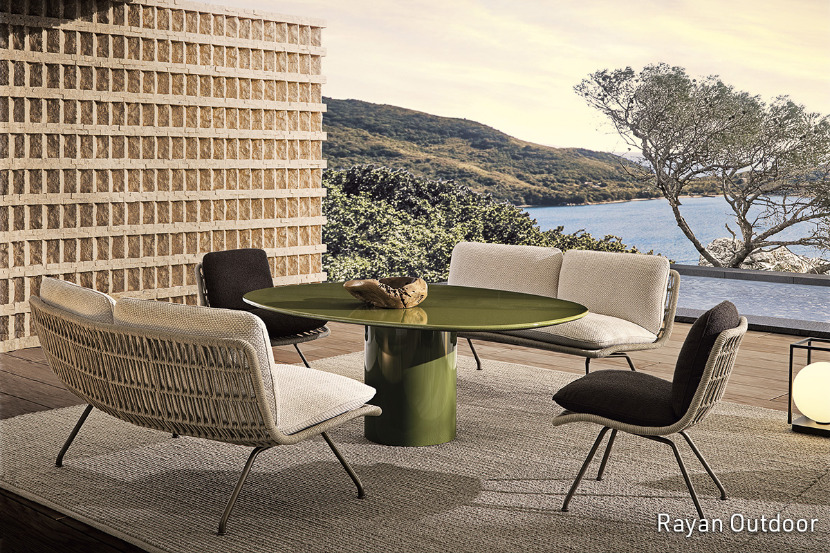 <p>他操刀设计的户外项目有<strong>Rayan Outdoor</strong>和<strong>Drake Dining Outdoor</strong>餐桌。</p>
